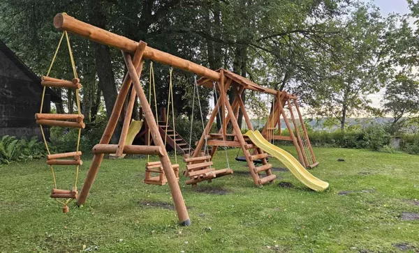 Bērniem pieejamas arī dažādas āra aktivitātes.